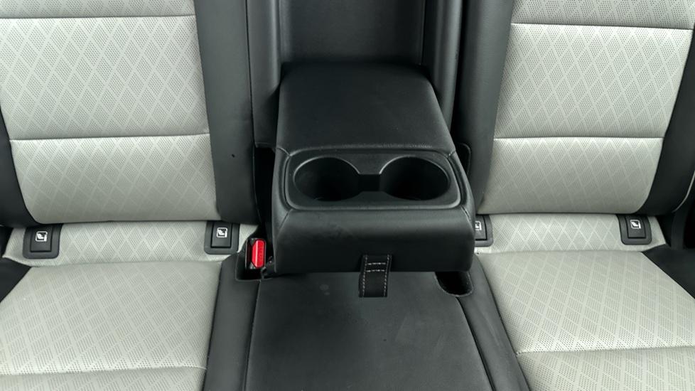 Rear Armrest/ Cup Holder