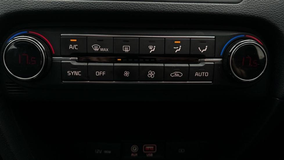 Air Conditioning /Dual Climate Control 