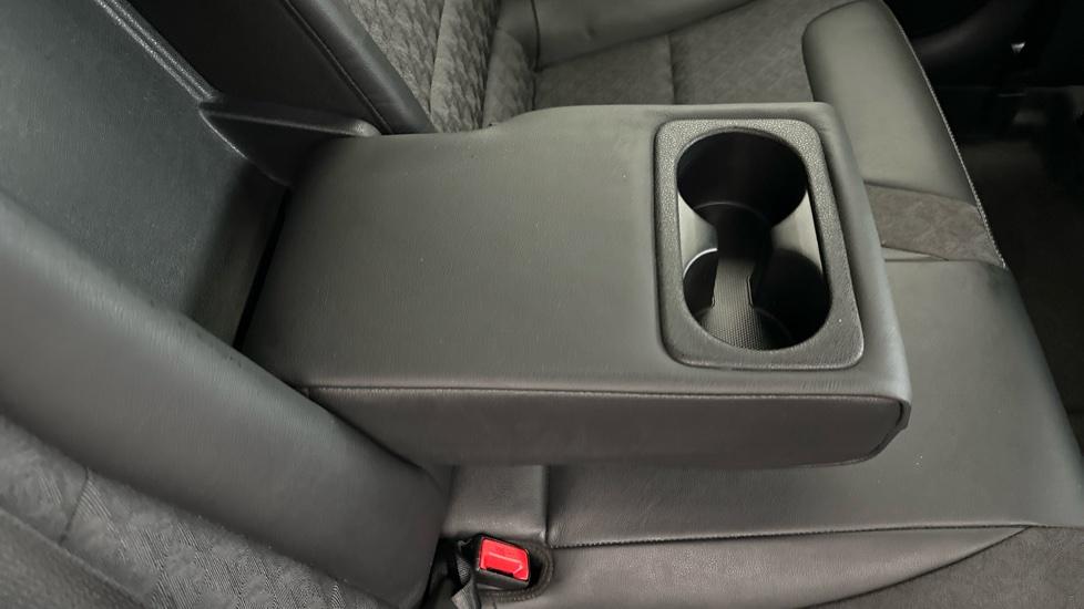 Rear Armrest/ Cup Holder