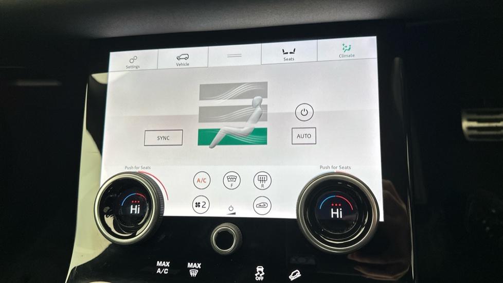 Dual Climate Control  / Air Conditioning 