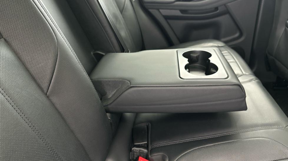 Rear Armrest/ Cup Holder