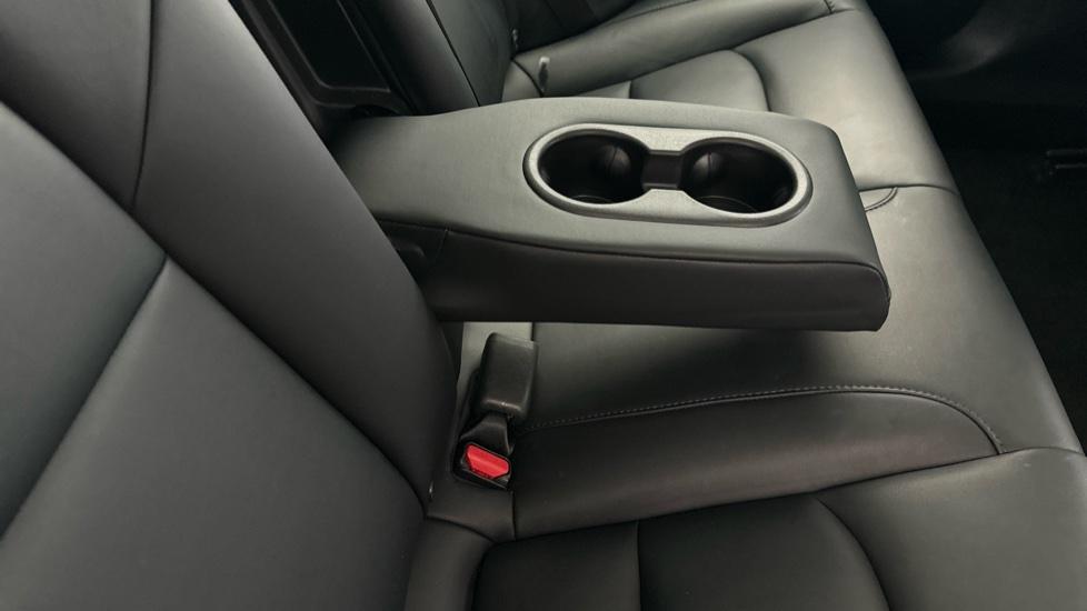 Rear Armrest/ Cup Holder