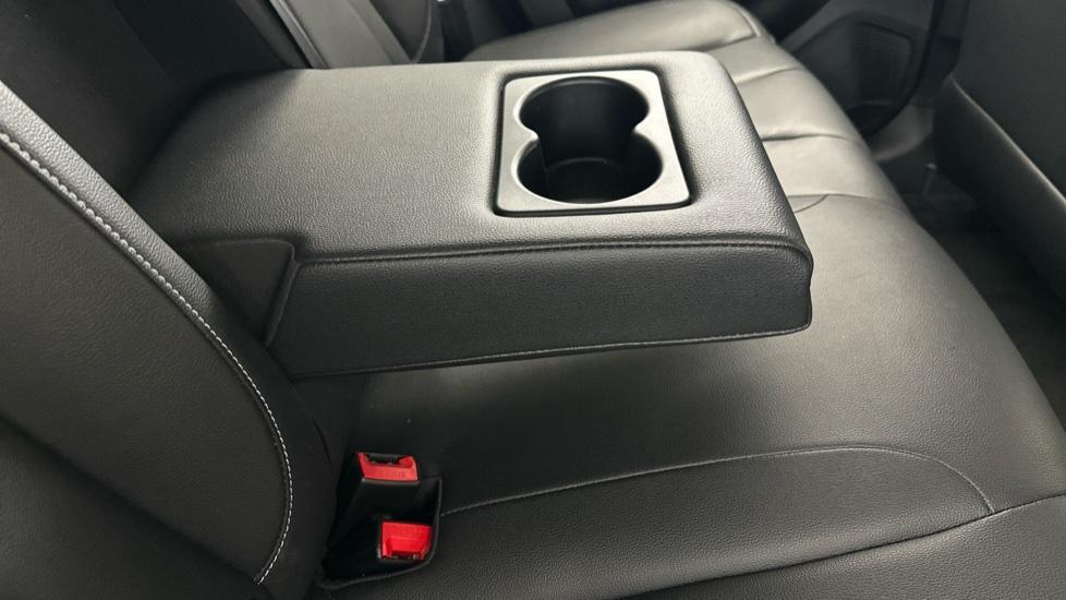 Rear Armrest/ Cup Holder