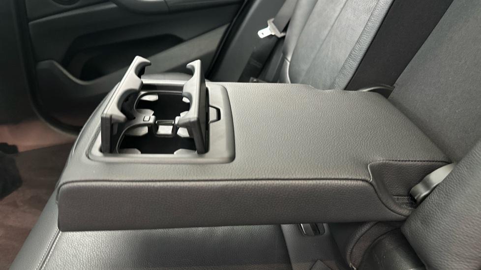 Rear Armrest/ Cup Holder