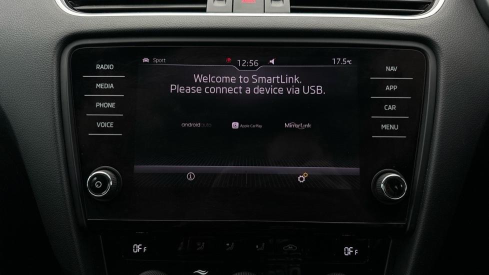 Apple Car Play & Android Auto