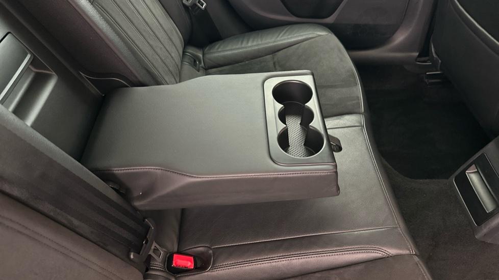 Rear Armrest/ Cup Holder