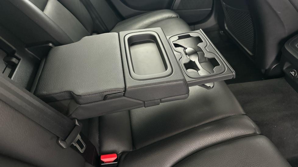 Rear Armrest/ Cup Holder