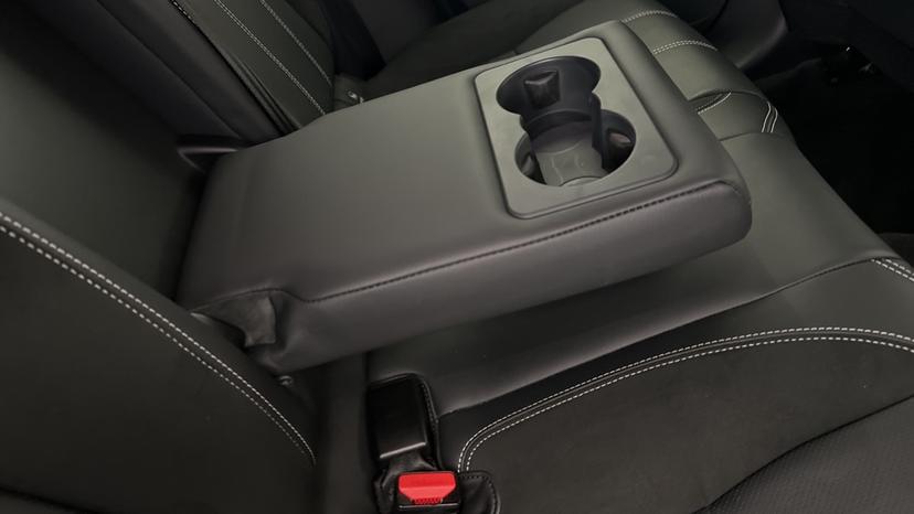 Rear Armrest/ Cup Holder