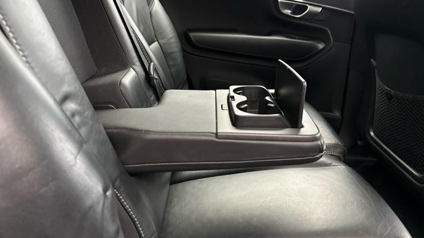 Rear Armrest/ Cup Holder