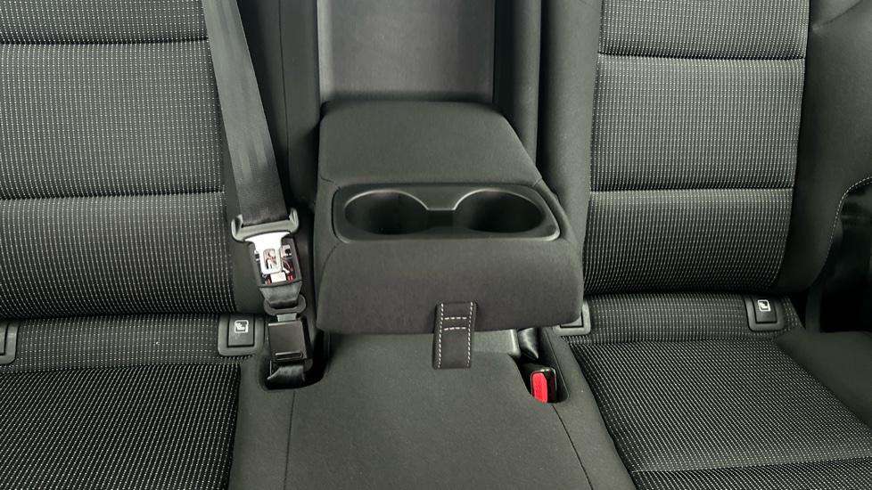 Rear Armrest/ Cup Holder