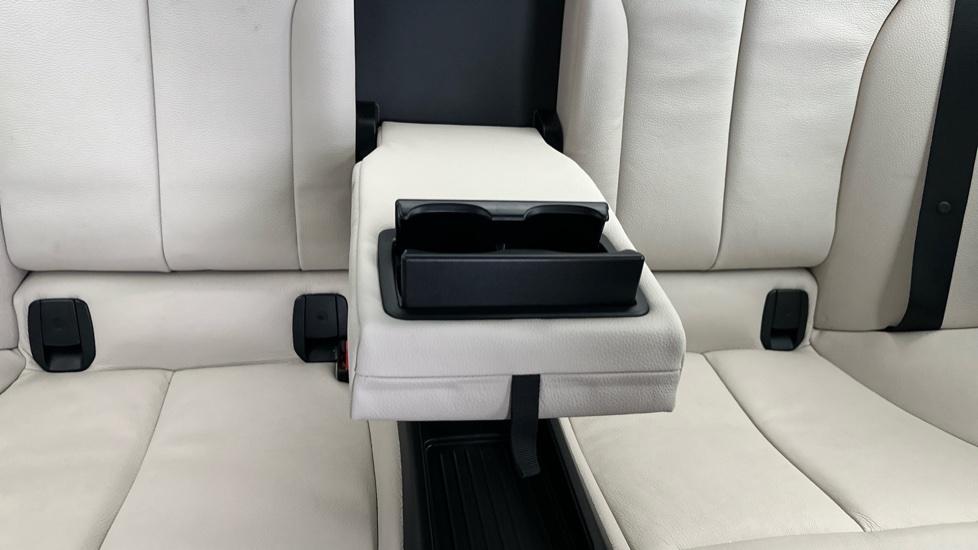 Rear Armrest/ Cup Holder