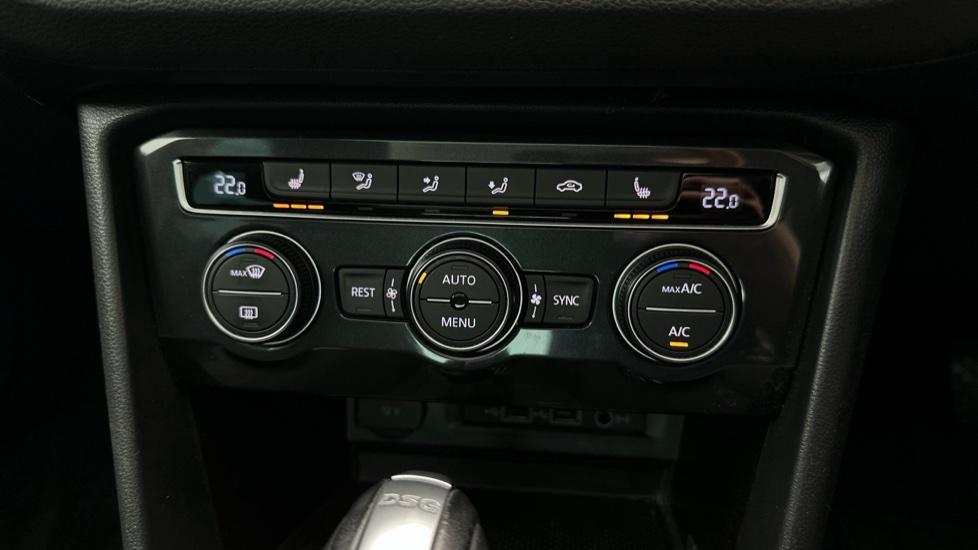 Dual Climate Control  / Air Conditioning  / Heated Seats 