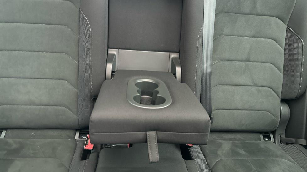 Rear Armrest/ Cup Holder