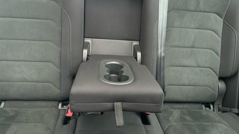 Rear Armrest/ Cup Holder