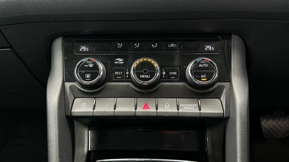 Dual Climate Control / Air Conditioning / Auto Stop/Start 