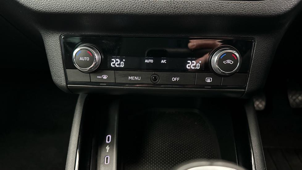 Dual Climate Control / Air Conditioning 