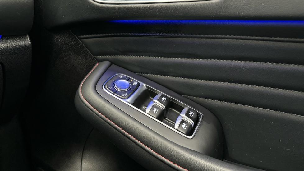 Electric Windows / Wing Mirrors/Ambient Lighting  