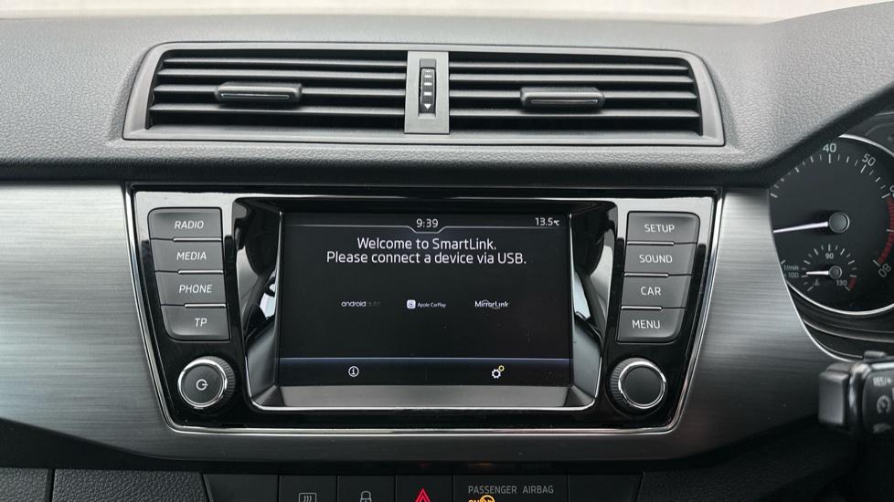 Apple Car Play & Android Auto