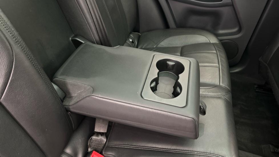 Rear Armrest/ Cup Holder