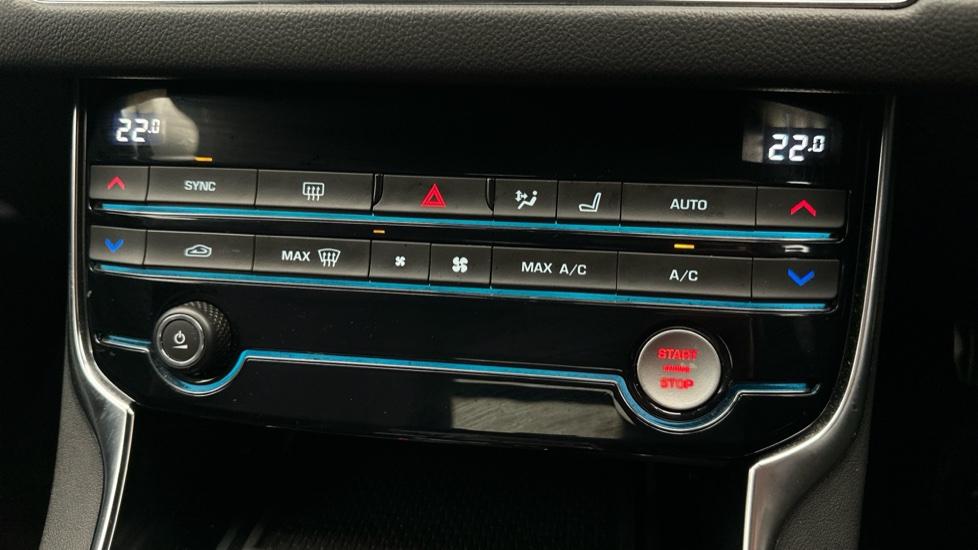 Dual Climate Control  / Air Conditioning 