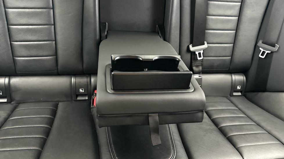 Rear Armrest/ Cup Holder