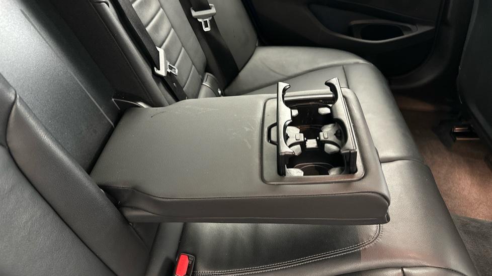 Rear Armrest/ Cup Holder