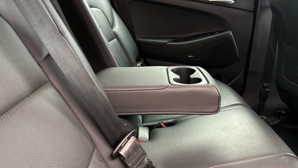 Rear Armrest/ Cup Holder