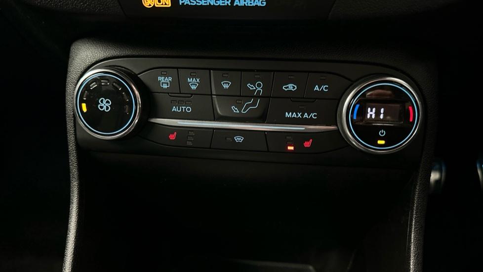 Air Conditioning /Heated Seats 