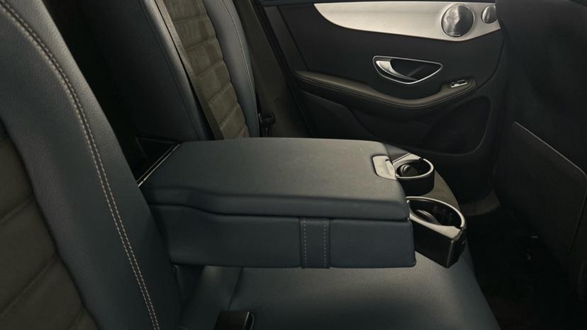 Rear Armrest/ Cup Holder