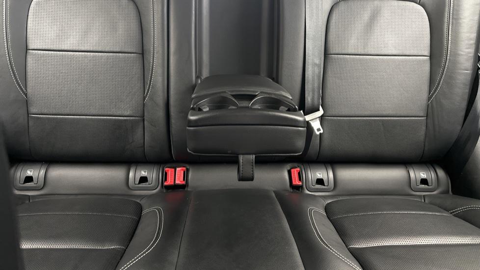 Rear Armrest/ Cup Holder