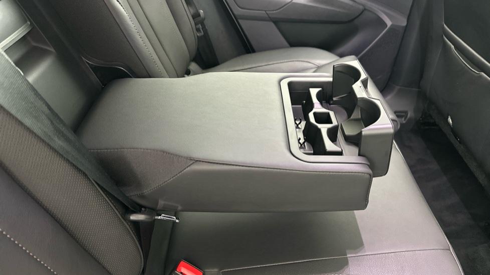 Rear Armrest/ Cup Holder