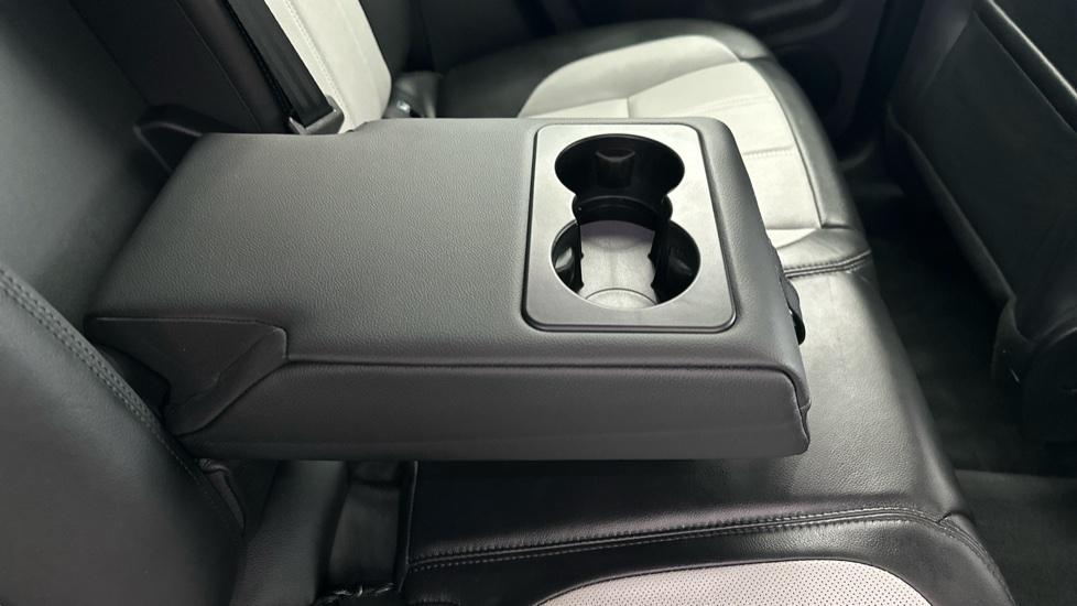 Rear Armrest/ Cup Holder