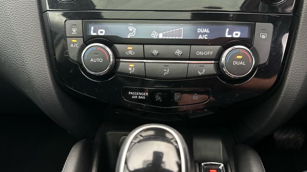 Dual Climate Control / Air Conditioning 