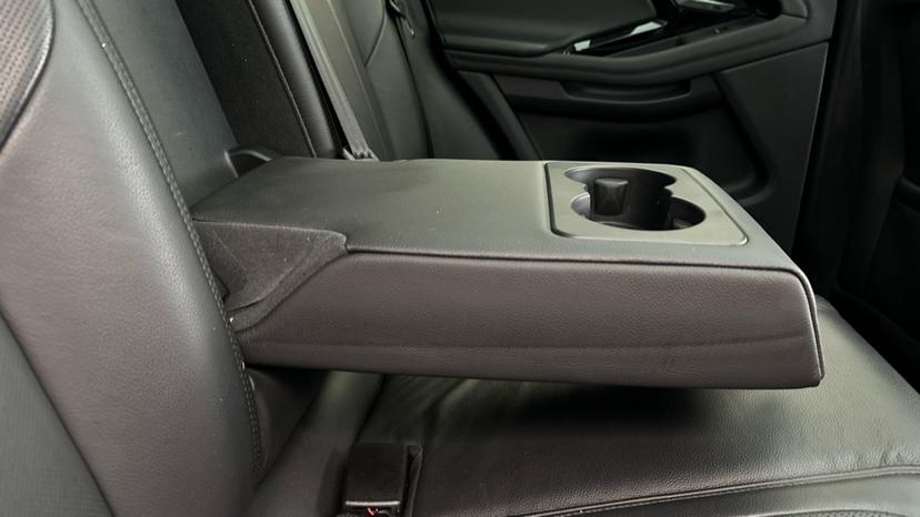 Rear Armrest/ Cup Holder