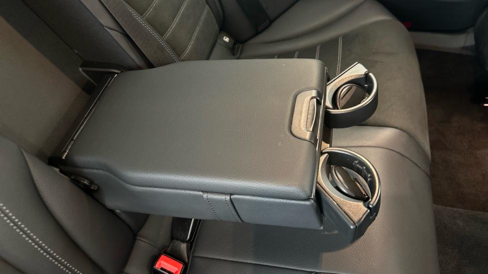 Rear Armrest/ Cup Holder