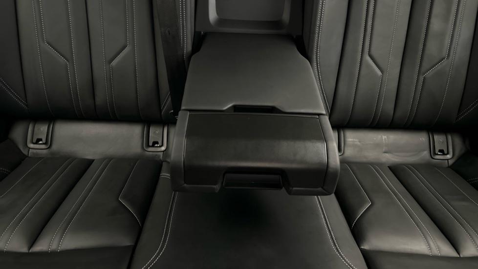 Rear armrest 