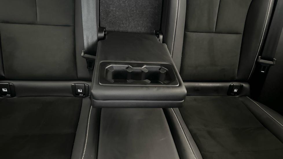 Rear Armrest/ Cup Holder