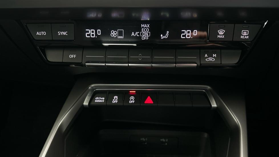 Dual Climate Control  / Air Conditioning  / Auto Stop/Start 