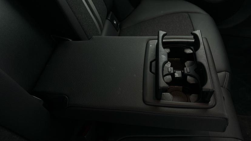 Rear Armrest/ Cup Holder