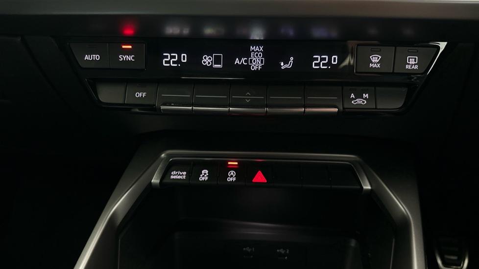 Dual Climate Control  / Air Conditioning  / Auto Stop/Start 