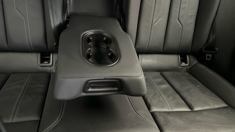 Rear Armrest/ Cup Holder