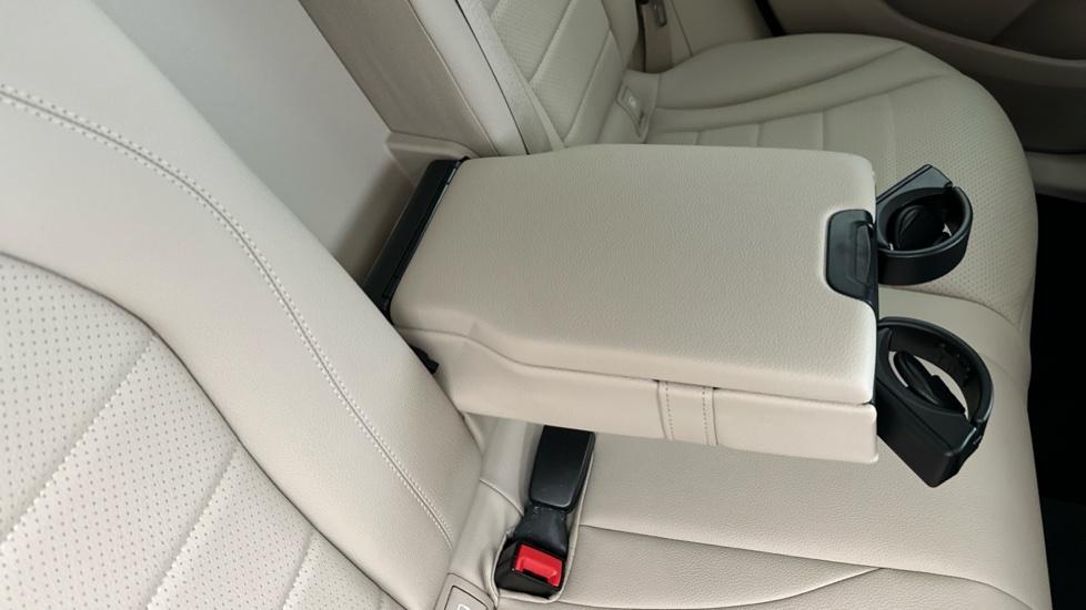 Rear Armrest/ Cup Holder