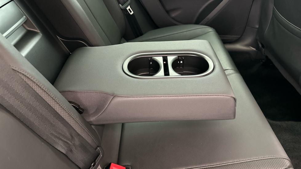 Rear Armrest/ Cup Holder