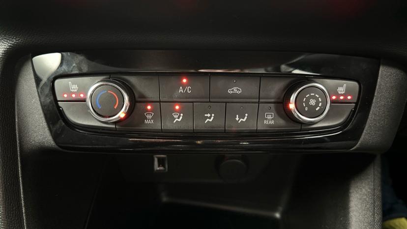 Air Conditioning /Dual Climate Control /Heated Seats 