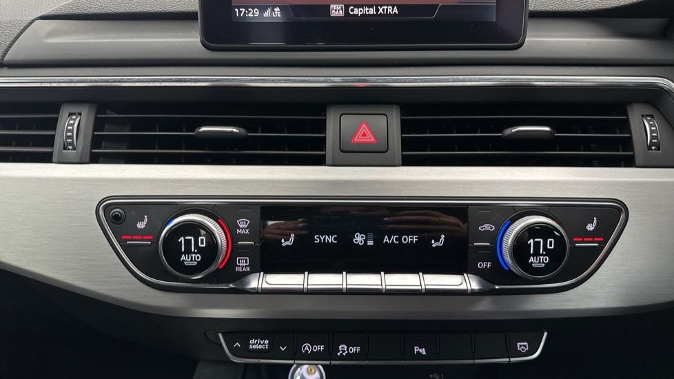 Dual Climate Control/Air Conditioning/Heated Seats  