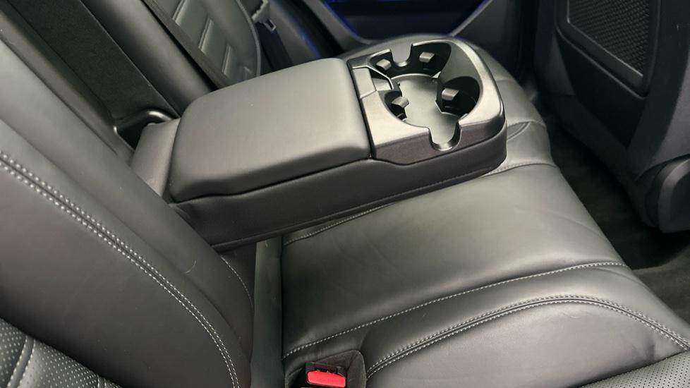 Rear Armrest/ Cup Holder