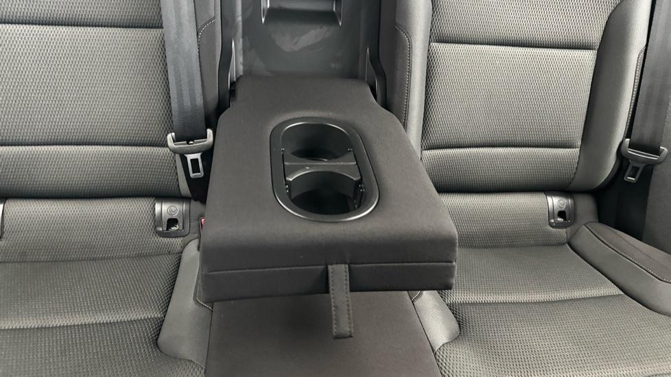 Rear Armrest/ Cup Holder