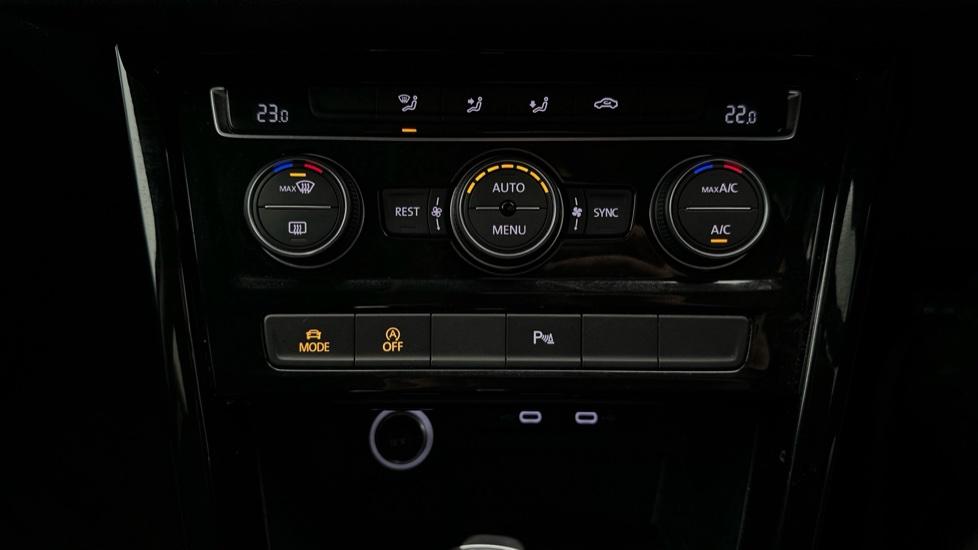 Auto Stop/Start /Dual Climate Control /Air Conditioning 