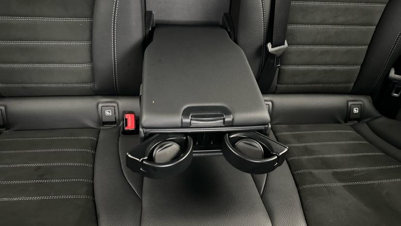 Rear Armrest/ Cup Holder