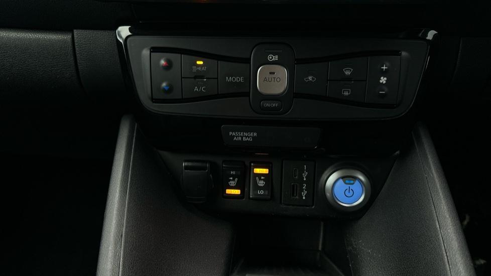 Air Conditioning /Heated Seats 